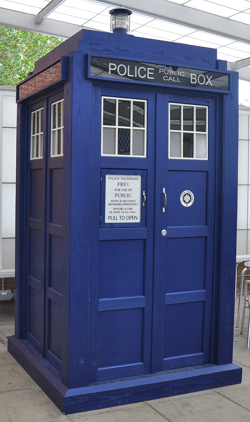 A blue police public call box in the style of the Doctor Who TARDIS